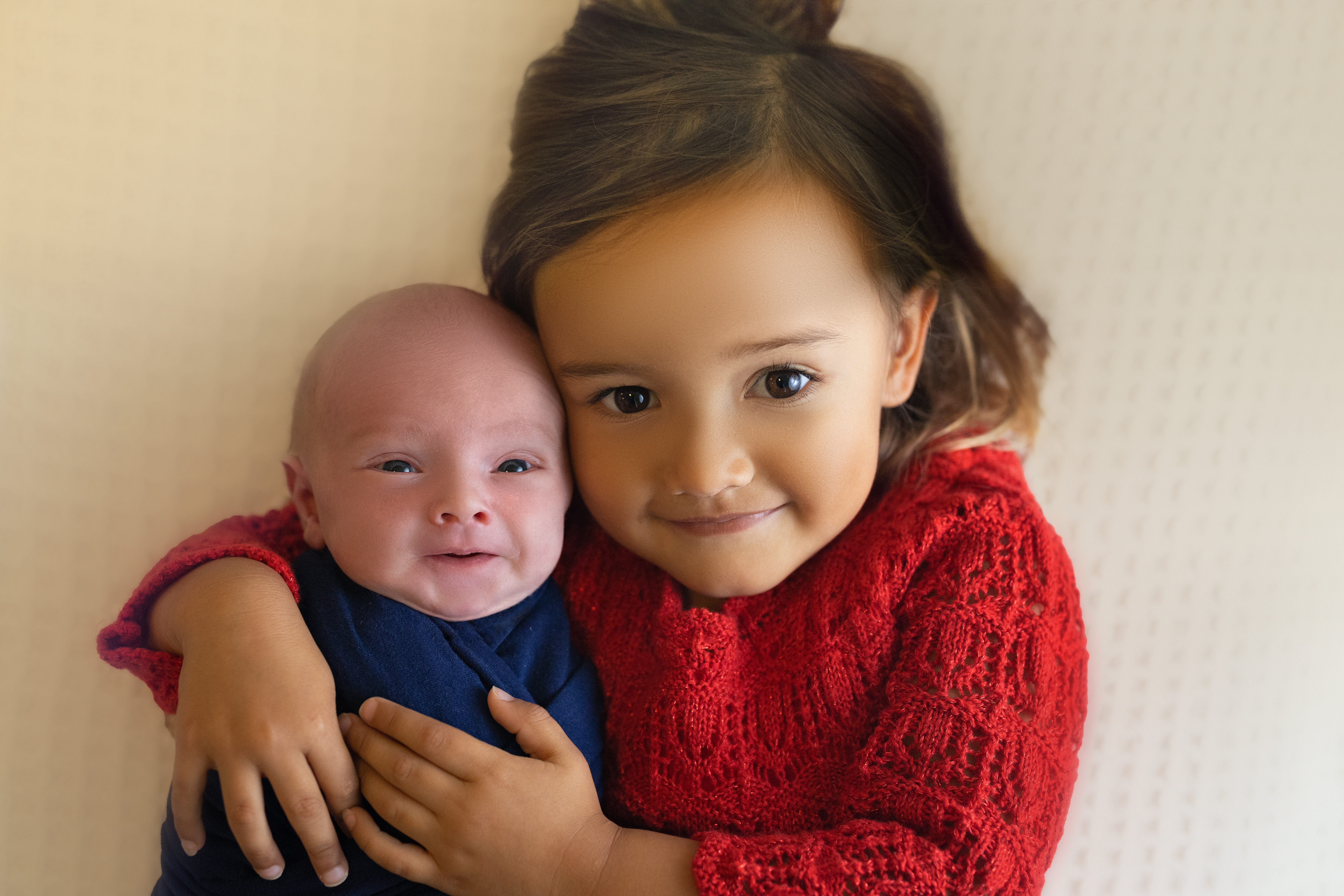 middle georgia newborn photographer. Newborn photo shoot with sibling