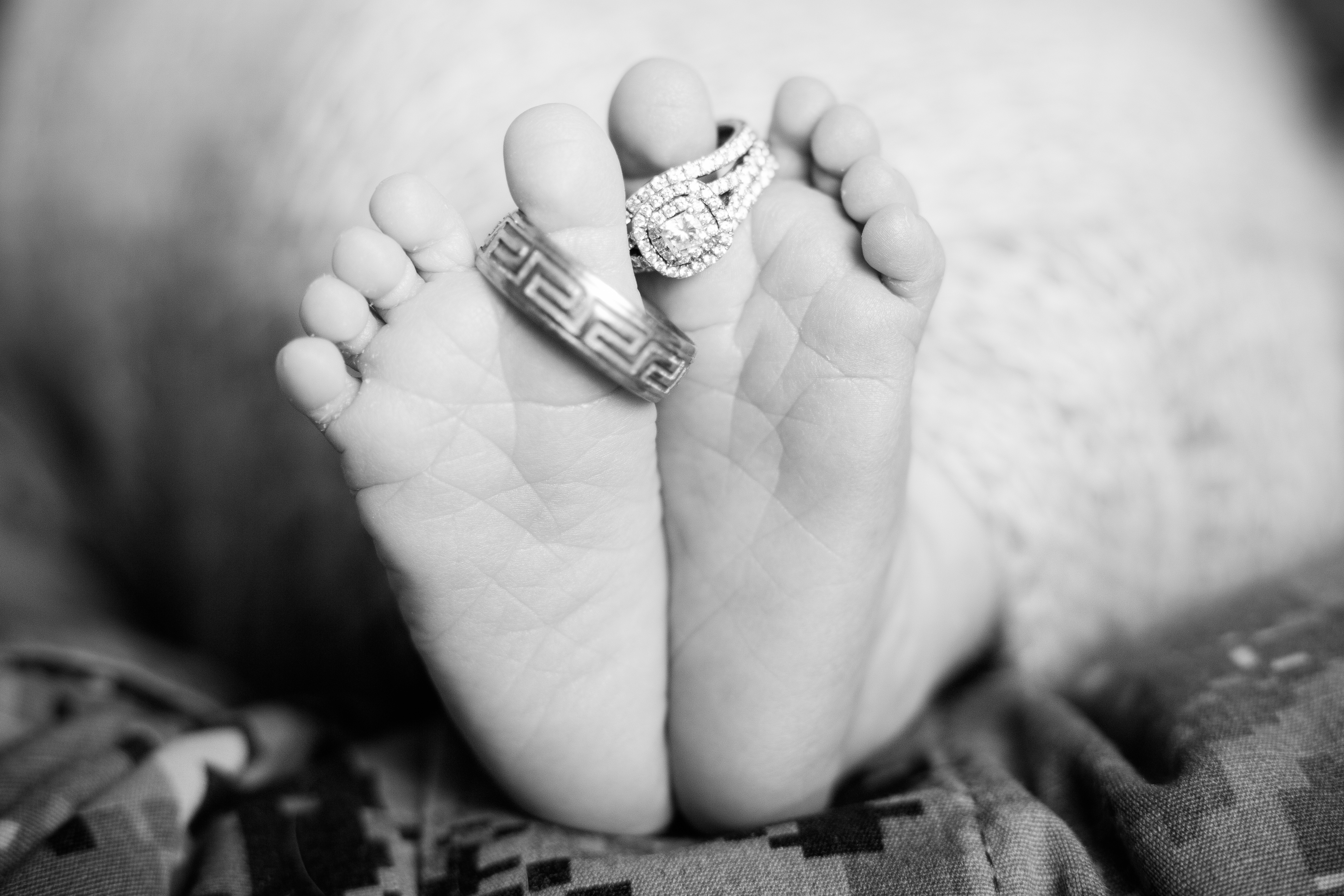 middle georgia newborn photographer. Newborn baby feet. new born photos