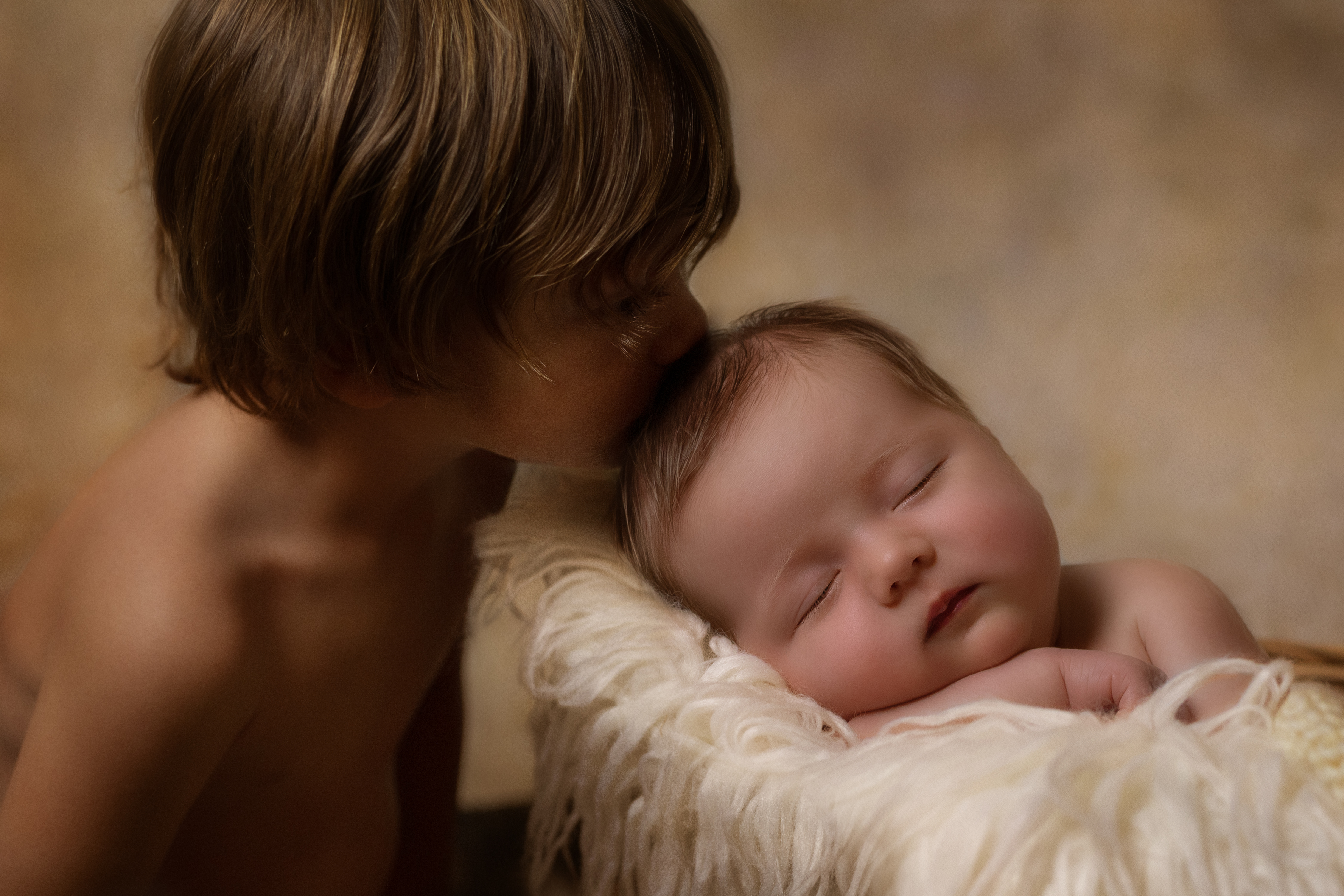 middle georgia newborn photographer. Newborn photo shoot with sibling